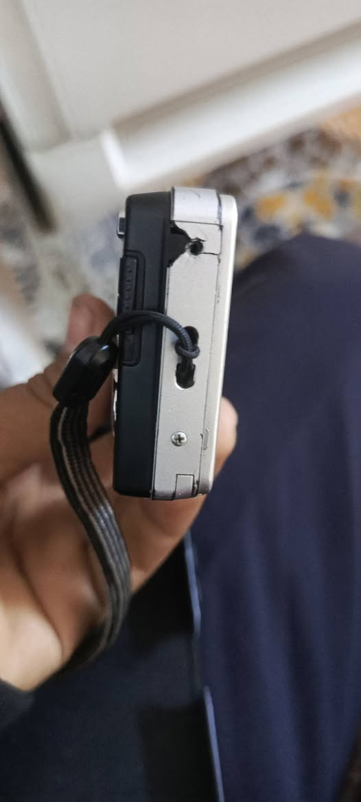 سلام عليكم كامره سوني للبيع شغاله فول نضافه موضح بل صور ياه بطاريه رام فقط سعر 66ويه التوصيل مكاني بغداد مدينه توصيل عندي


**إذا كنت صاحب هذا الإعلان وتريد حذفه لأي سبب، رجاءا أرسل رسالة إلى الدعم الفني**