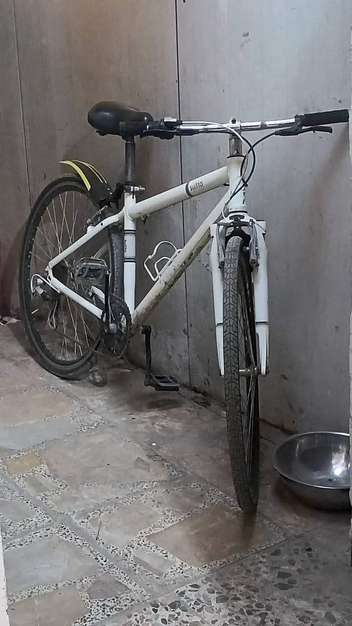 السلام عليكم c700 للبيع اي نقص ما بي كير 6نمر كشن طبي البايسكل خفيف بل سياقه بريك امامي تخفيف وقوي وابد لا تخاف ما يگلبك احجيلك عن تجربه و البريك الخلفي يحتاج نتات للمخدات فقط بس كله جاهز وكامل سعر 75 وبي مجال انشاء الله رقمي واتساب ***********
