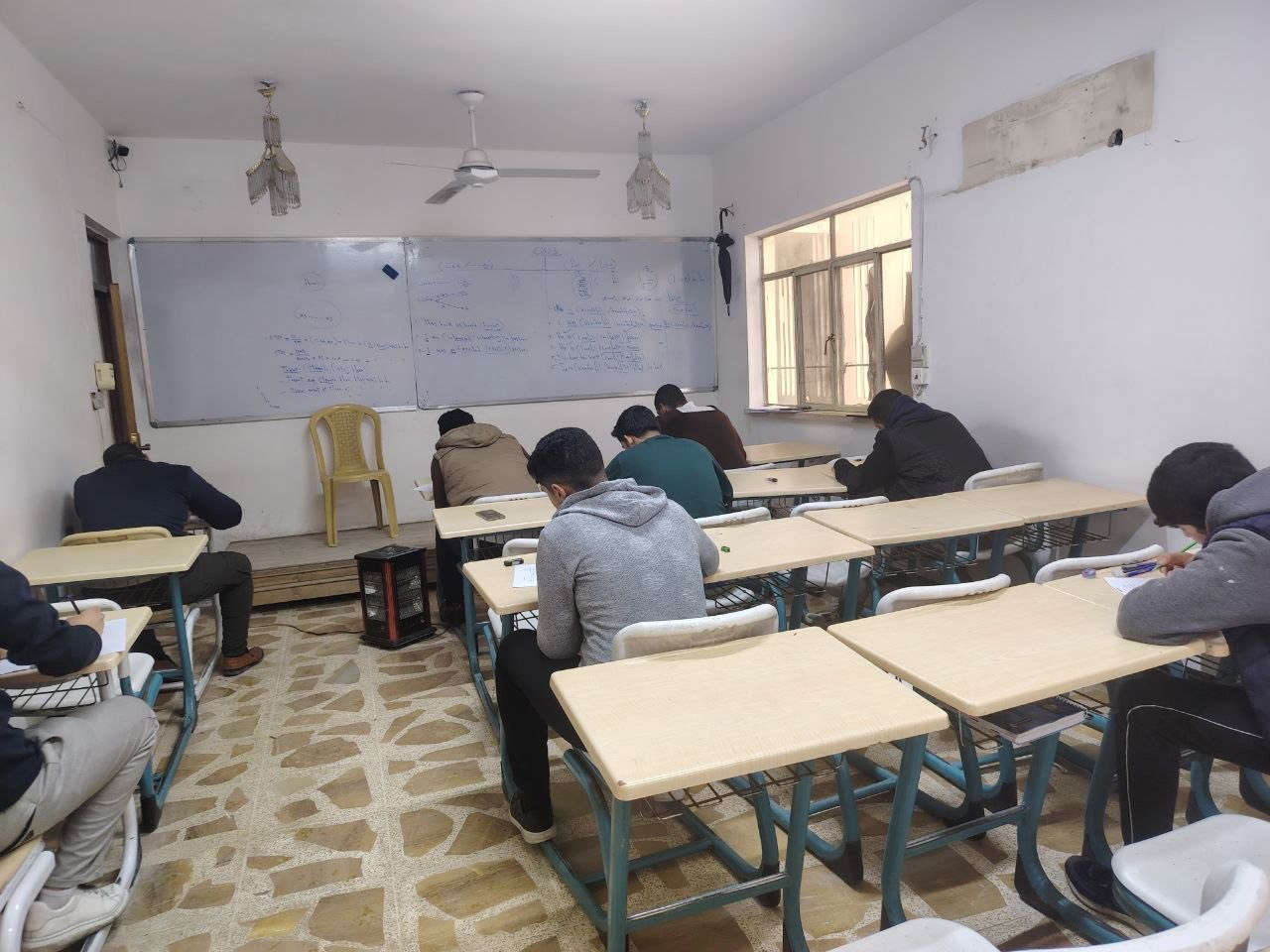 🔻استمرار اداء اختبارات نصف السنة في معهد الملتقى الثقافي .

🔻جانب من امتحان البنين (سادس إعدادي) لمادة اللغة العربية على يد الأستاذ المبدع (عمار احمد فاضل )

📍 الموقع:
الموصل – الجانب الأيمن – حي 17 تموز – سايدين الاقتصاديين 

📞 للاستفسار والتسجيل:
***********.
