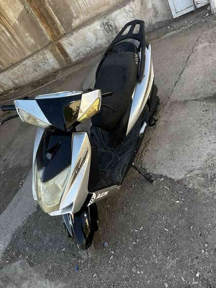 سلام عليكم دراجه سكنس للبيع دراجه كامل مـטּ كلشي نكره سلف هندر كهربائيات كلشي شغال سعر 325 وبي مجال بسيط 
***********
