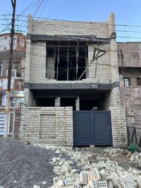 دار للبيع في حي الجهاد منطقه الأساتذة قريب من اربع شوارع 🔥  الدار يحتو...