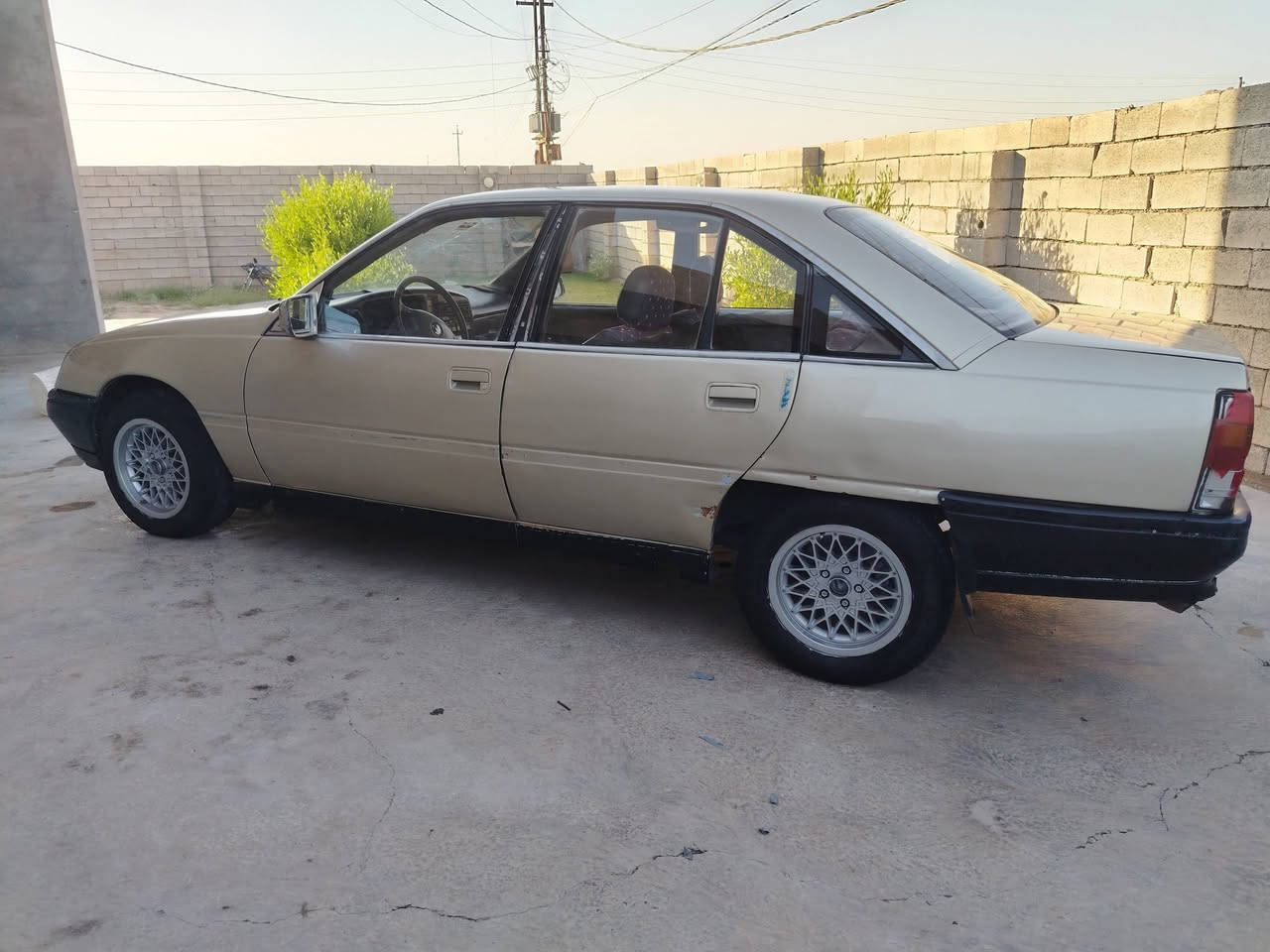 السلام عليكم للبيع اوبل وميكا موديل 1990محرك شرط كير عادي شرط رقم مشروع وطني السنويه لل 28يالله تنتهي السعر 22وبيه مجال حك جيته ***********
