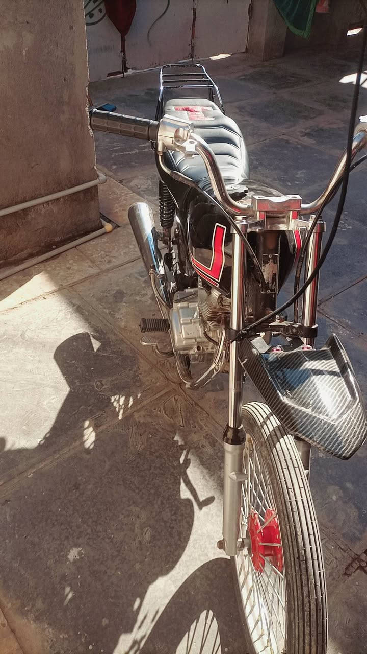 سلام عليكم دراجه البيع موديل. 16 وراق صولي مكينه شاصي مكفول سعره 850 لا مو شراي لا يتعبني ما متواجد خاص ***********
