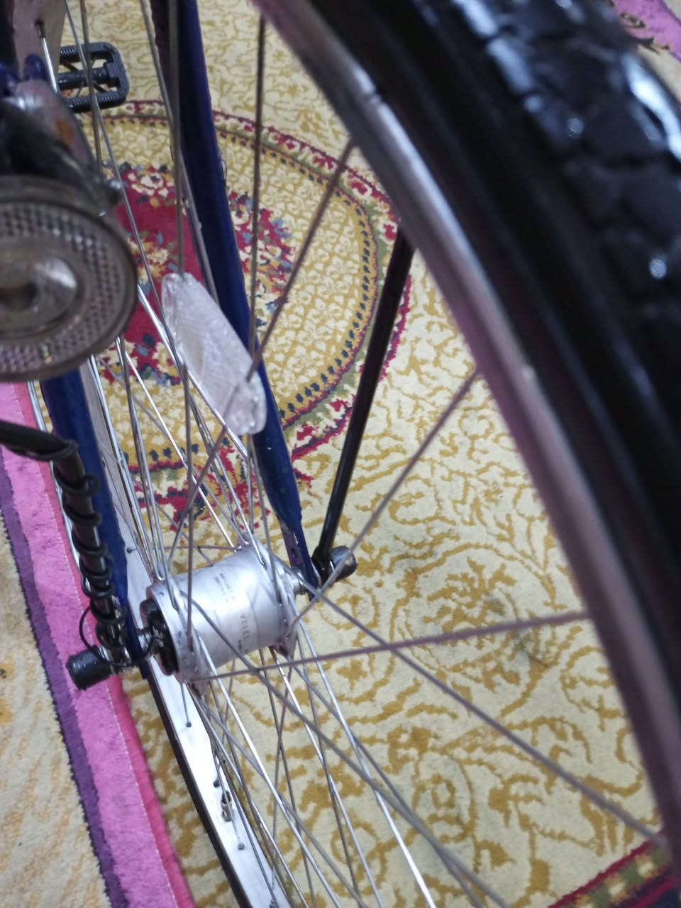 بايسكل للبيع حجم 27كير حساس بناتي اللون ازرق السعر 150الف دينار***********
