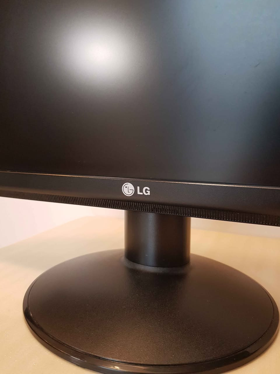 السلام عليكم 
متوفر شاشة مونيتر LG حجم 19 
منفد Vga 
نظافة %90 
السعر 35 الف 
متوفر خدمة التوصيل الي جميع المحافظات
***********
*********** أربيل, العراق
