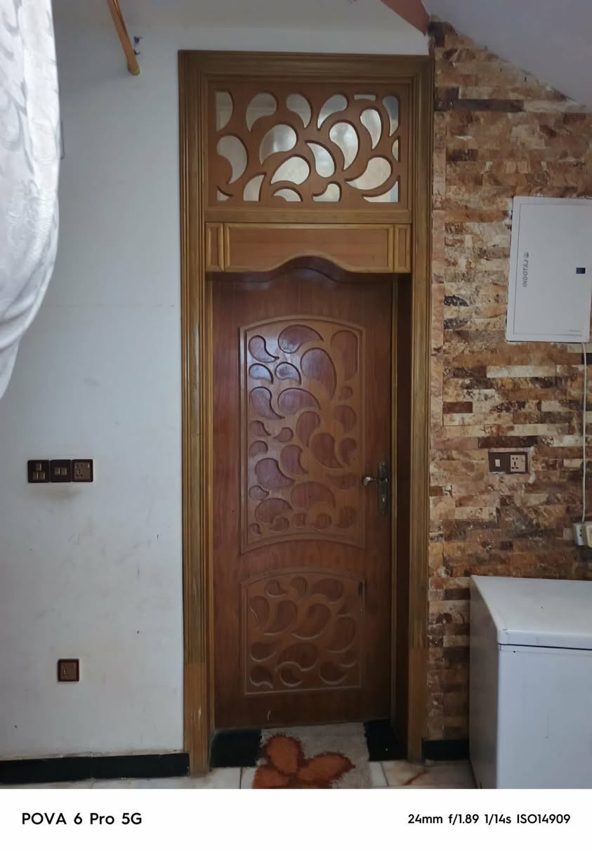 السلام عليكم
عندي بيت 3 طابق  طابو صرف 150 متر 4 غرف نوم بيهن سويت 
حمامات عدد 5 صاله عدد 2 مطبخ
استقبال مفتوحه ع الصاله ديكور مغربي  ارضيه الطابق الاول مرمر الطابقين بورسلين الدرج دور مرمر وكرانيت  في حي العامل قرب ساحة الاحرار مكانه بين المدارس والسوك قريب عليه قرب مركز العتبة وارث ودائرة التقاعد والرعايه بناء درجه فوق الاولى بناء 2022
التفاصيل بس للشراي 
***********
