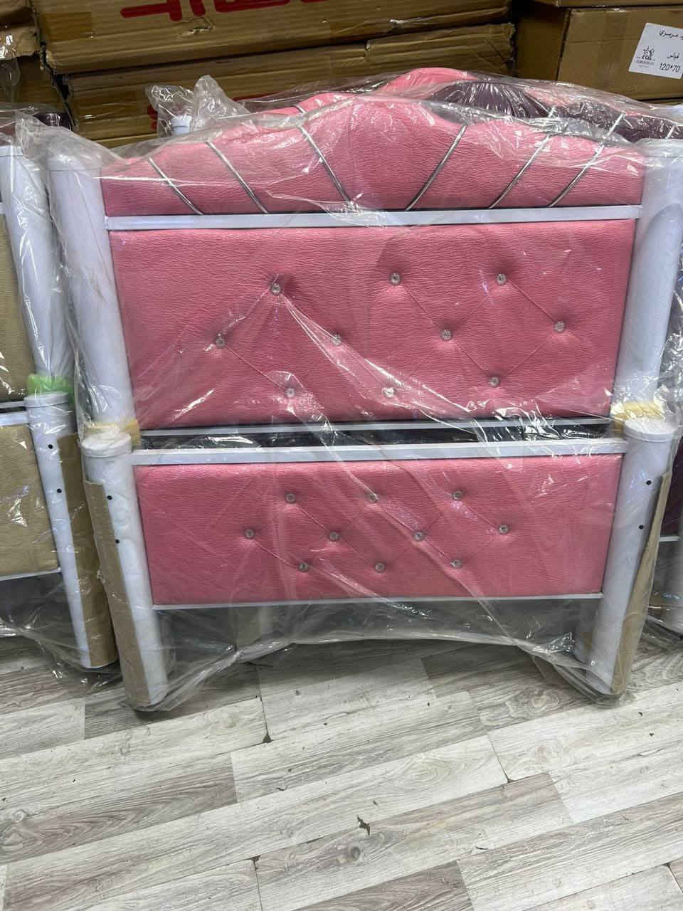 #جديد 
وصلت سرير ايراني  حديد نفر واحد 
الطول 190سم
العرض90سم
السعر 65000الف🤩🤩
توصيل متوفر 
 واتساب ***********
