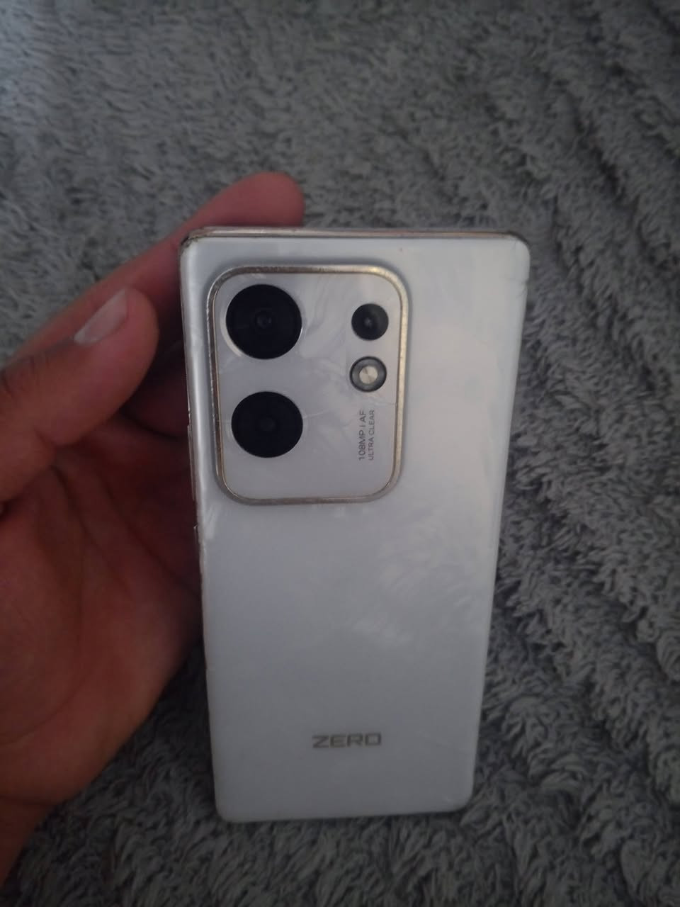 قيم واخذه الجهاز كلش نظيف خط بالشاشه بس الشاشه طبيعيه وتلمس وكل تعليق ما بيها قيم واخذه الله شاهد جهاز كلش نظيف***********.  عادي مراوس
