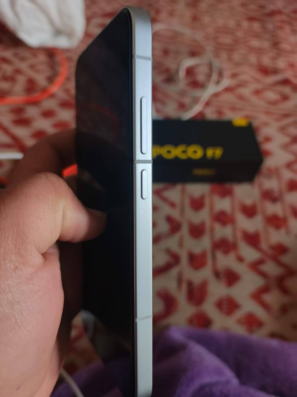 السلام عليكم 
بوكو f7.  ذاكرة 512g
الجهاز نضافة 100 ومامتعوب  بحالة الجديد
السعر 550 الف مع كامل الملحقات 
مكان الفلوجة او بغداد 
***********
