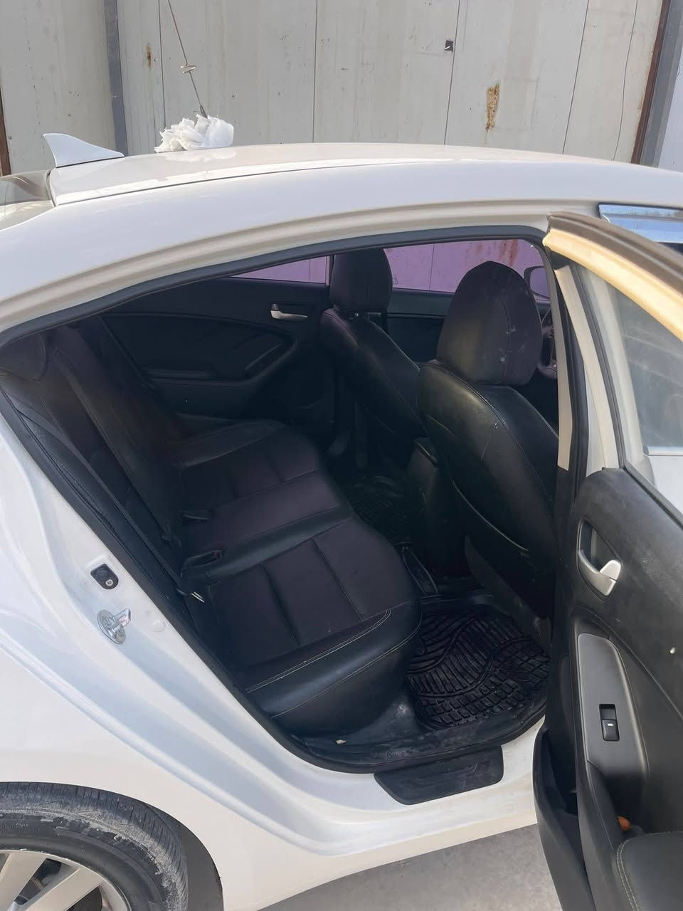 السلام عليكم كيه سيراتو السياره حيل جديده بدون نقص وكصه جنطه الموديل 
2015 المكان نجف  *********** السعر 55
