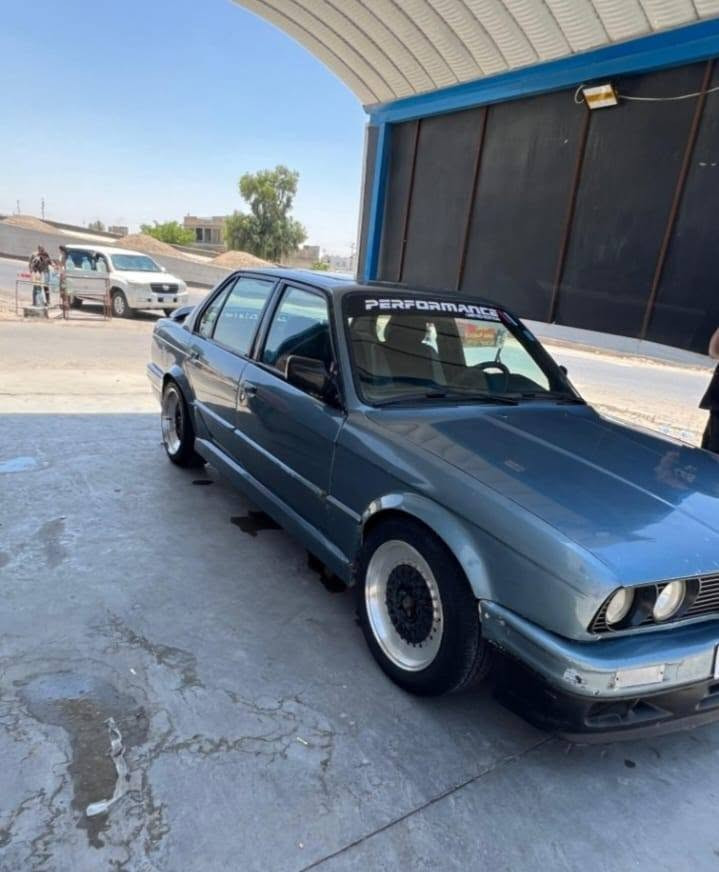 سلام عليكم
BMW زعره
موديل1990
محرك 6سلندر مسكر  28 بومه 
كير عادي
كير محرك شرط
مشروع وطني رقم كركوك  باسمي باي مكان تتحول 
سنويه لنهاية ٢٠٢٦
اللون رصاصي غير محدد
شرط ترايك للبصرة رايح جاي 
غرفه نظيفه
مكان سياره بغداد الشعب
رقم تلفون ***********
سعر ٣٧ بيهه مجال 
خابر وتدلل💙
نقص بس تبريد  كمبريسر
اخواني رقم صاحب السيارة. موجود اني مكلف بالنشر والرقم بي واتساب
