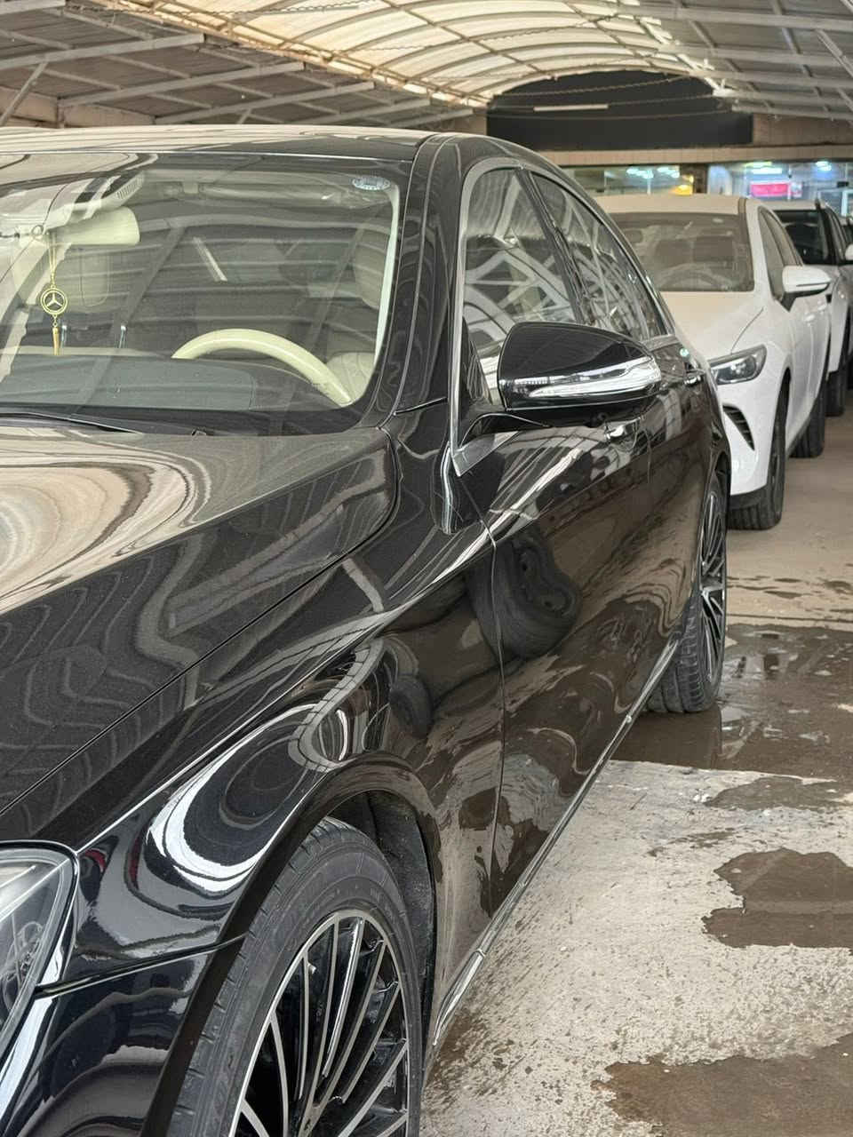 السلام عليكم
للبيع Mercedes S500 2014 
مكينه 8 سلندر (4فصوص) 
بانوراما  
٥ بردات
٤ كامرات
حساسات 360 
اوتو بارك
رادار امامي
رادار خلفي
نقطه عمياء
كشن تدفئه و تبريد
كشن يفتر ويه لستيرن
قياده اليه 
عطر بجكمجة 
شاشات خلفيه
بصمه ابواب 
بصمه تشغيل 
جكات تنزل وتصعد
داخل بيجي دزاينر 
داخل لدات ٧ الوان 
ويل 19 
جنطه كهرباء
كشنات خلفيه كهرباء
ماشيه 140 الف
مكفولة كفالة عامة 
مكينه وكير مكفلات 
السعر 38500$
العنوان بغداد الوزيرية 
للاستفسار 
***********
