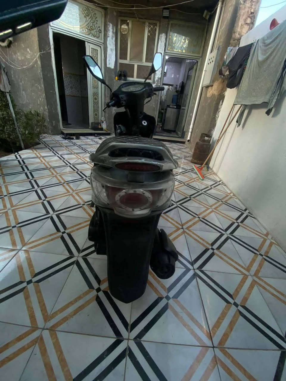 سلام عليكم كايمكو g4 درجه قويه ما مفتوحه علا وضع شركه ما ممدود علي سعر 375 سبانه شغال كله اشاير لايت عالي وناصي بك لايت كله شغال كيج بانزين شغال كله شغال بس كشر شويه تعبان بس هم نضيف مكان رمادي تائميم رقم ***********
