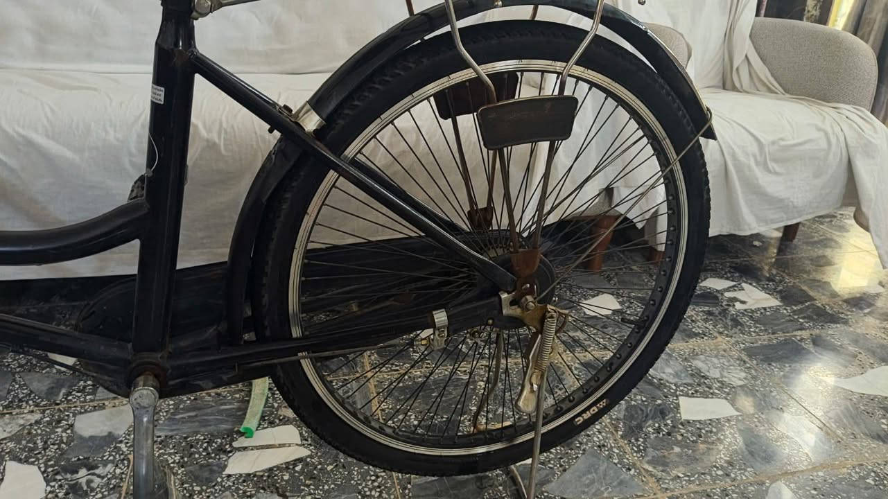 السلام عليكم شباب لحد يواعد وجذب للبيع بايسكلات ثنين شغلات مابيهن نقص المكان الشعب للاتصال***********
