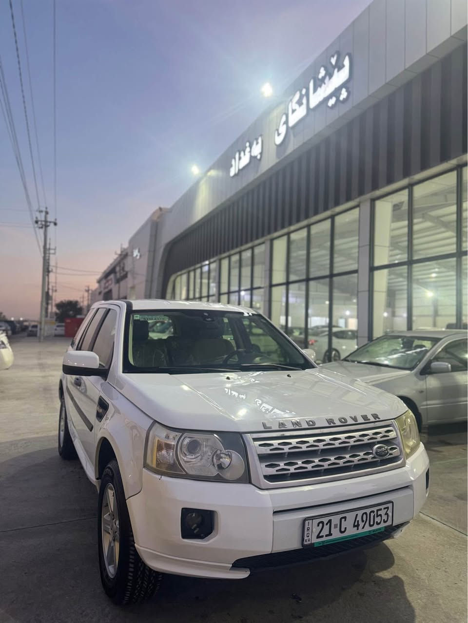 لاندڕۆڤەر 2012 دوو پەڵە بۆیاخی هەیە سەیارەکە نمونەیە چوار تایەی لۆک سەدر و گێڕ و مەکینە و کارەبای و سەوت بەشەرت 
ناونیشان کەلار
*********** كالار, السليمانية
