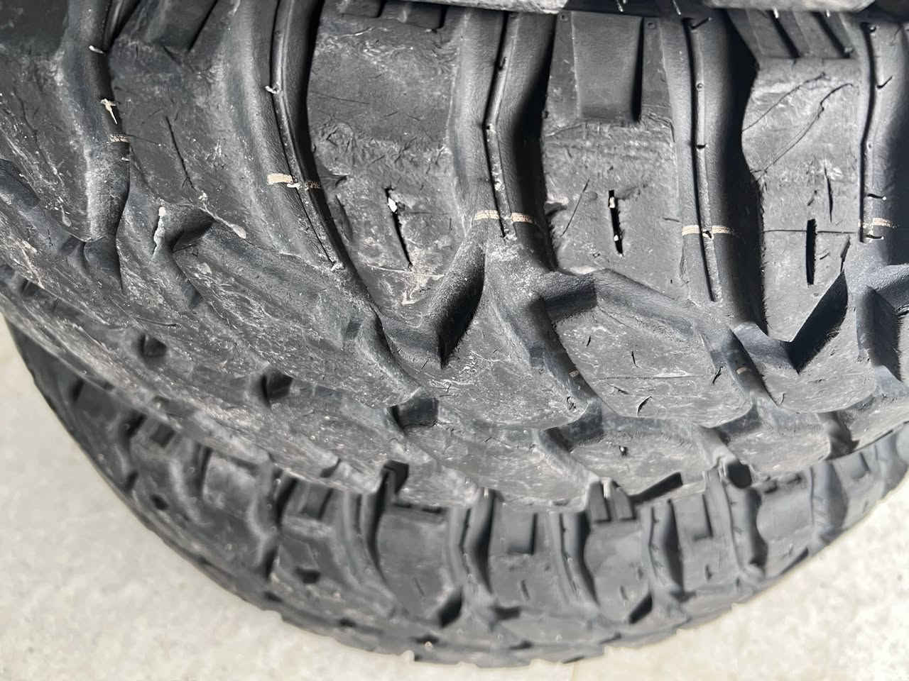 تاقمي تايةية 265/75/16 ية
تاريخي2025 زور تازةية تايةيكان مانگيك كةمتر لةژير سةيارةيا بوة هةموي بةشةرت 
بةلوكي ٤ گةلام بيداوة بة ٣ گةلا دةفرؤشم 
سليماني ***********
