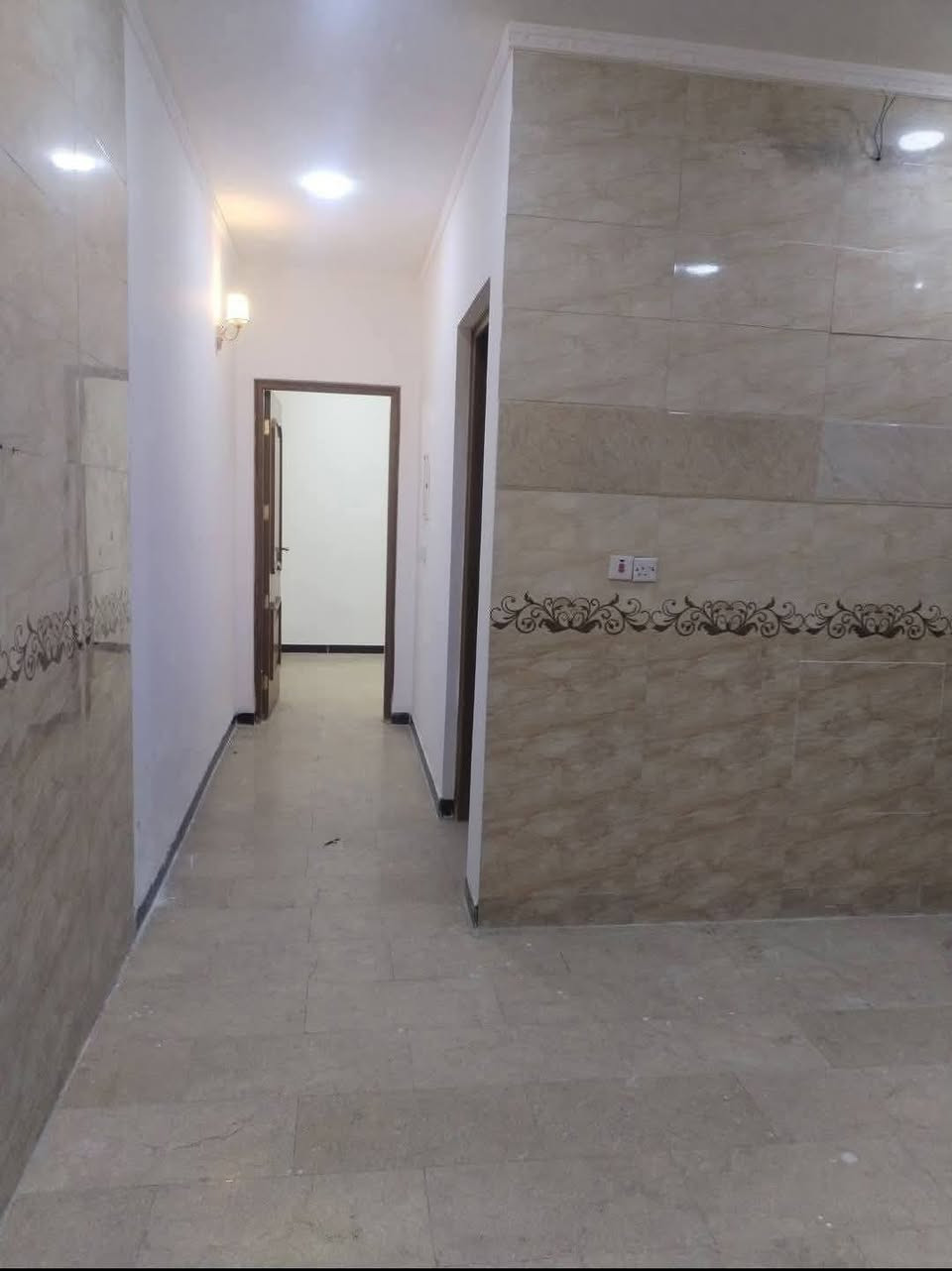 شقة ارضية ارضية للايجار في منطقة زيونة شارع ورصيف عريض زيونة السيرك 2 غرف نوم استقبال مطبخ الايجار 3 اشهر مقدمة
*********** ابو محمد  *********** ابو محمد
