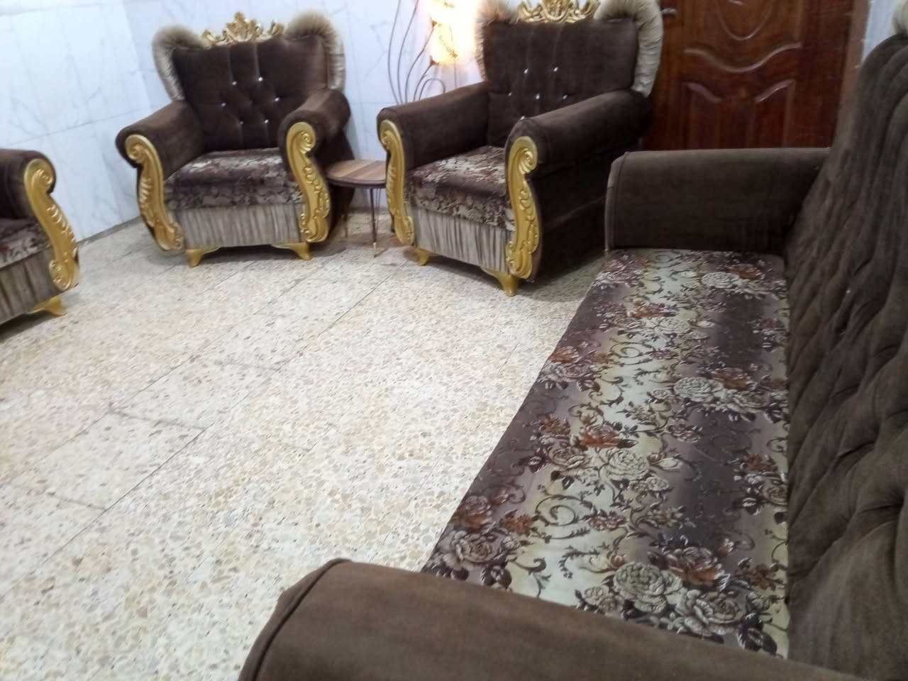 تخم ملكي تكمه نظيف جدا 10مقاعد ب260 الف وبي مجال المكان الوشاش *********** يوجد  توصيل بكروة يوجد واتس اب
