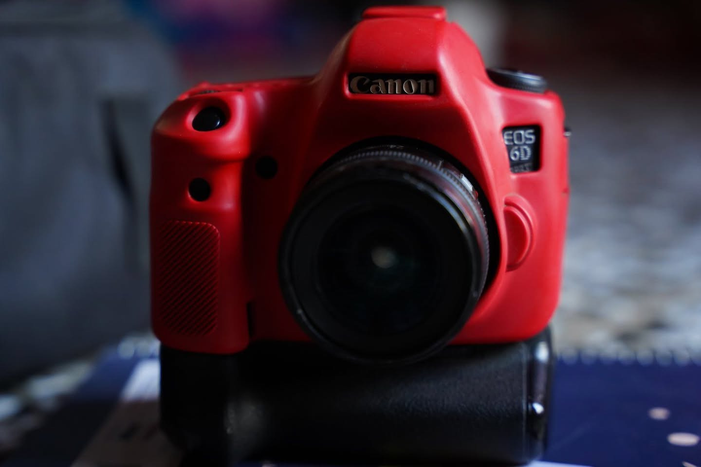 للبيع كامرة Canon 6D Full Frame
مع عدسة 24mm + عدسة 70-300mm USM
 گرب + بطاريتين + شاحن + حقيبة
تصوير احترافي وصور عالية الجودة
 أداء ممتاز في الإضاءة الضعيفة
 مناسبة للمناسبات والفيديو والتصوير الخارجي
عدة متكاملة وجاهزة 
مكاني النجف
للاستفسار والسعر على الخاص.


**إذا كنت صاحب هذا الإعلان وتريد حذفه لأي سبب، رجاءا أرسل رسالة إلى الدعم الفني**