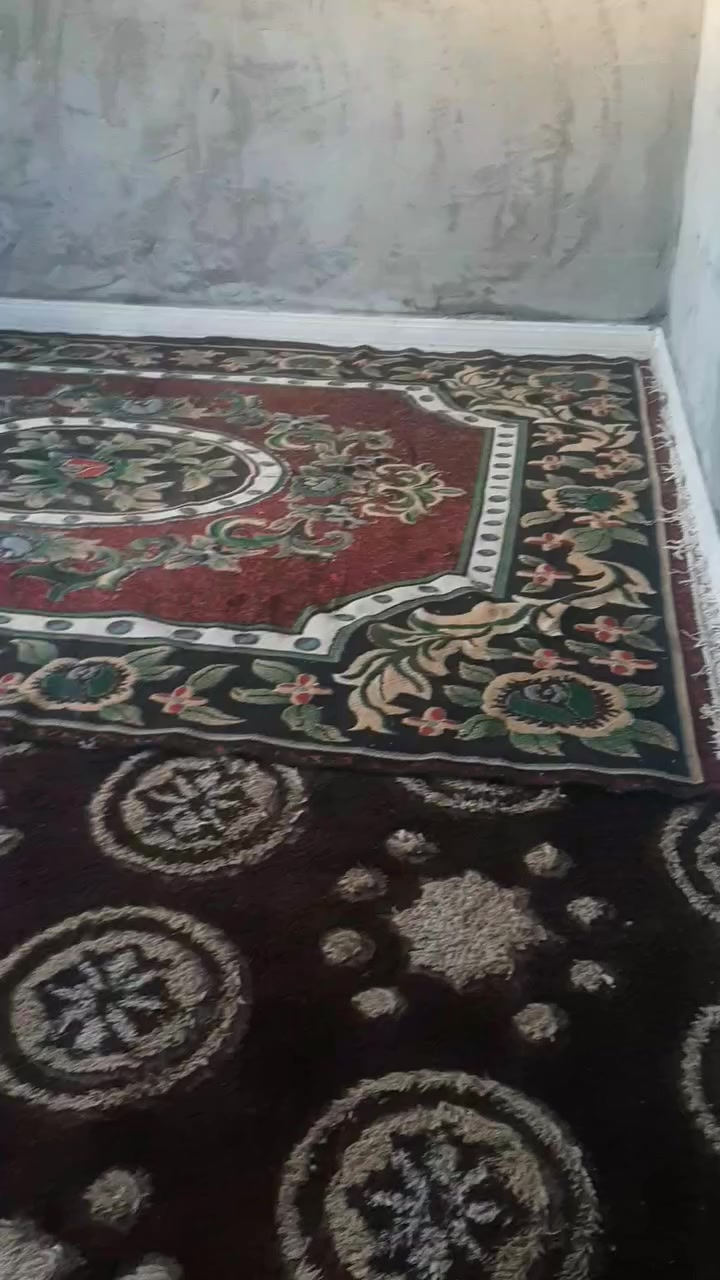 عندي بيت للبيع خانقين /جبراوه مساحته ٢٠٠ بيه بير ماء كامل اتصال عل خاص ***********
