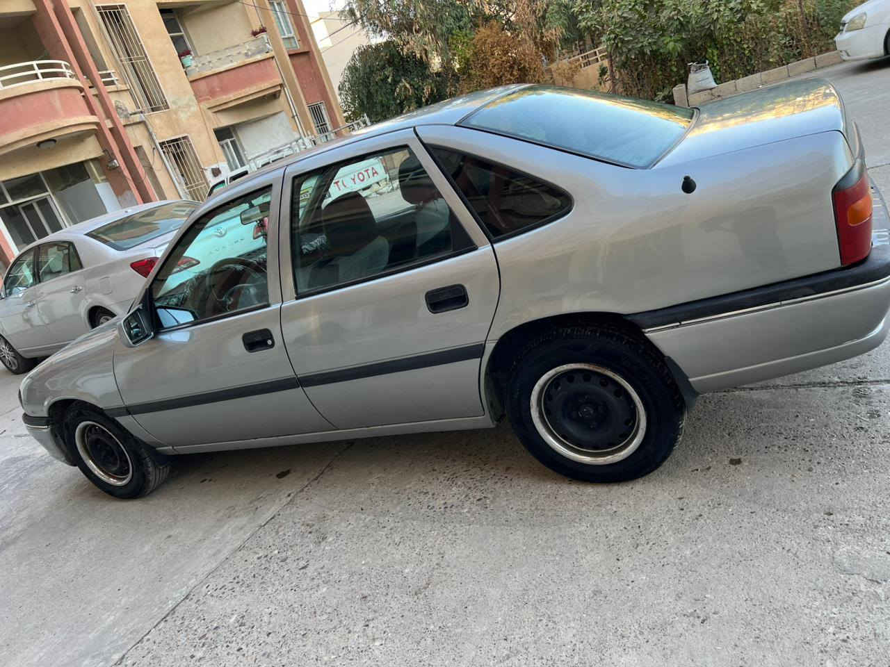 ئۆپل ڤیکترا 1992
رەنگی نەوتی 
لەسەر ساخە کلێر عامە
سەنەوی بەناوی خۆمەوەیە
گیرومەکینە بەشەرت

سعر لە کۆمێنت داوابکە ڕاستەخۆ بۆت دیت 📩 

 زۆربەجوانی پاکی ماوە هیچ خەلەلیکی تیدا نییە 
رەقەم هەولێرە 
شوێن  تەقتەق 

ژمارەی خاوەنی 
***********
