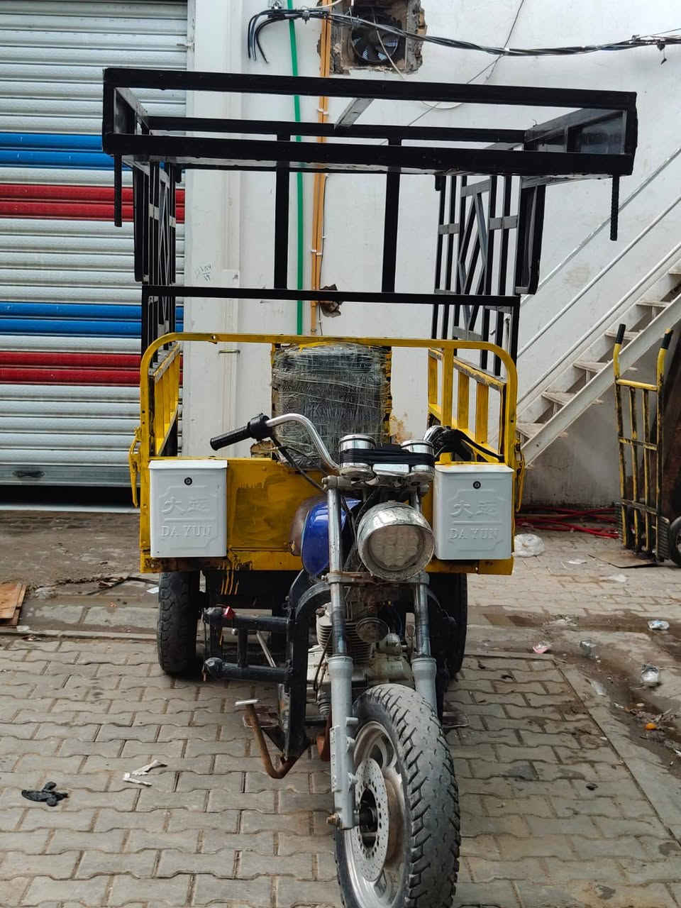 السلام عليكم ستوته امتيار البيع اوراق وبيه محرك 25 بدي حداديه جديده محجر تزكام السعر 750 وبيه مجال المكان واسط قضاء الحي الرقم ***********
