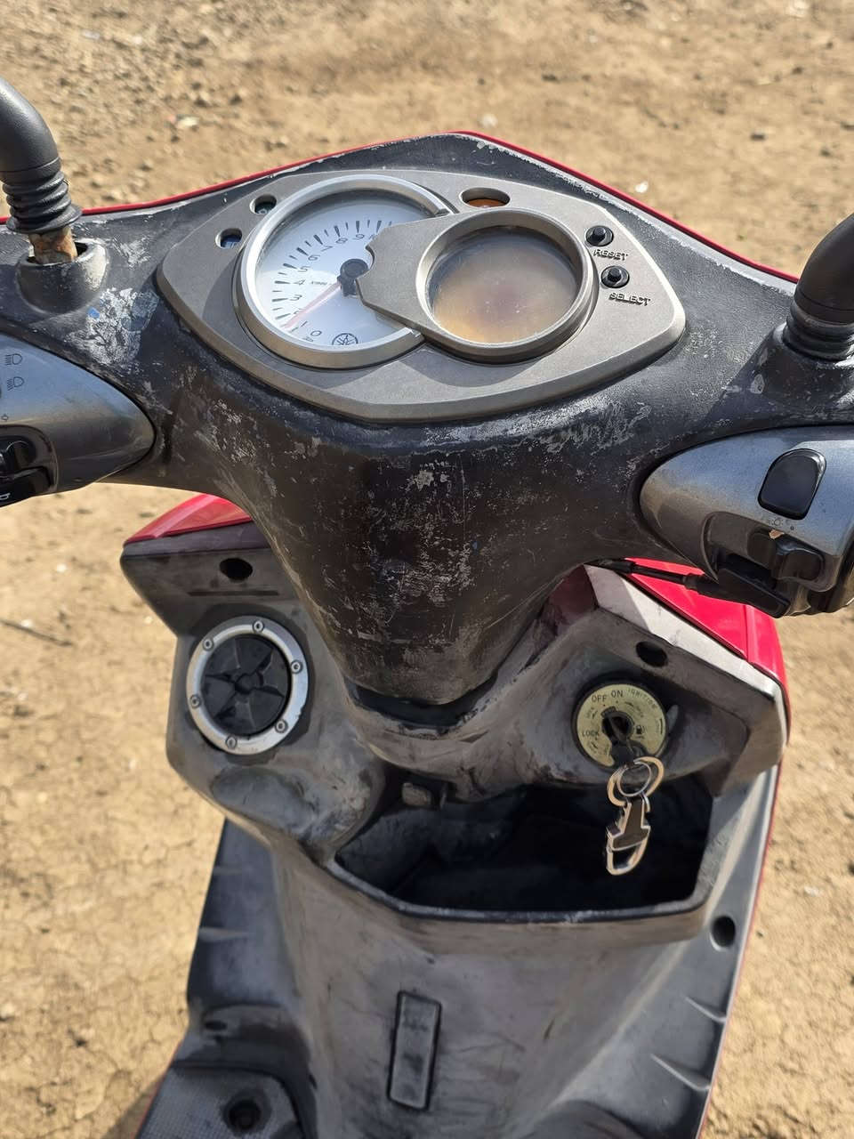 السلام عليكم سكنس فحل لبيع مكفولة كفالة عامة كلة شغال محرك سبانة ممدود عليها تخم تاير جديد العنوان المدائن السعر 600 وبيها مجال شي قليل ***********
