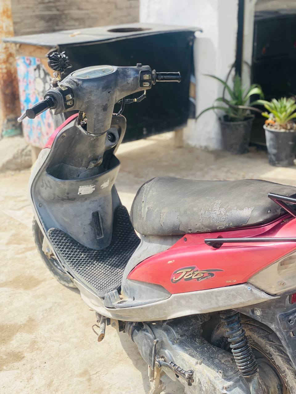 اسلام عليكم دراجة منغولي للبيع الدراجة ما مفتوحة والمكينة نضيفة وناعمة كفرات اصلي مختم ختم واحد الدراجة نقصهة بس شوتة والباقي موجود / السعر خاص مفتوح ورقم ‏‪0776 582 4869‬‏
