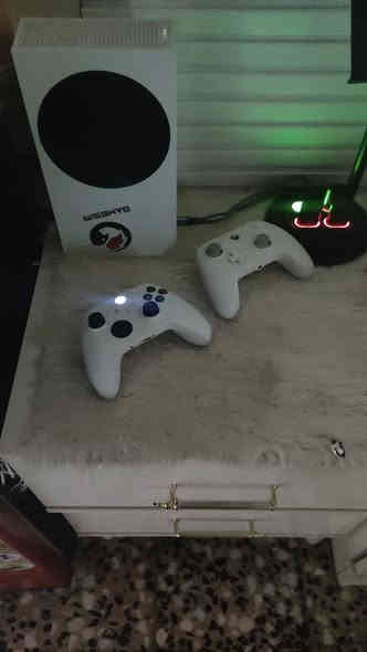 السلام عليكم بيع مستعجل سيرس اس جديد استخدام كلش قليل ويا يدات 2 ويا 4 بطاريات السعر 350 مكاني بصره ***********
