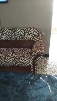 ديوان عشر مقاعد مابي اي ضرر سعر 250وبي مجال 07782429789