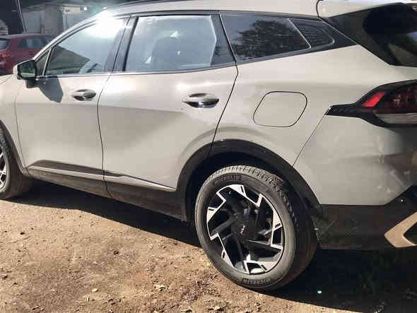 السلام عليكم
كيا سبورتج ٢٠٢٤ فول أبرستيج 
وآرد أمريكي گلين ( ماشية ٢٣mi )
بدون دواخل ، بدون أيرباكات
محرك 2500 رقم بغداد
أللون سمنتي ، بصمة تشغيل
فتحة سقف ، بصمة أبواب 
رآدارآت ، حساسات أمامية و خلفية 
خمس كامرات ، كشنات جلد , كشنات  كهرباء ،لد نهاري ، لد خلفي ، مثبت سرعه 
تدفئه و تبريد كشنات ، مانع انزلاق 
سيستم  سماعت harman 
تحديد مسار ، هاند بريك دكمه
دشبول دجتل شاشة كبيره ، دفع رباعي
حساس أطارات ، صندوق كهربائي ،  
السعر ٢٤٠ وبيها مجال ( *********** )
