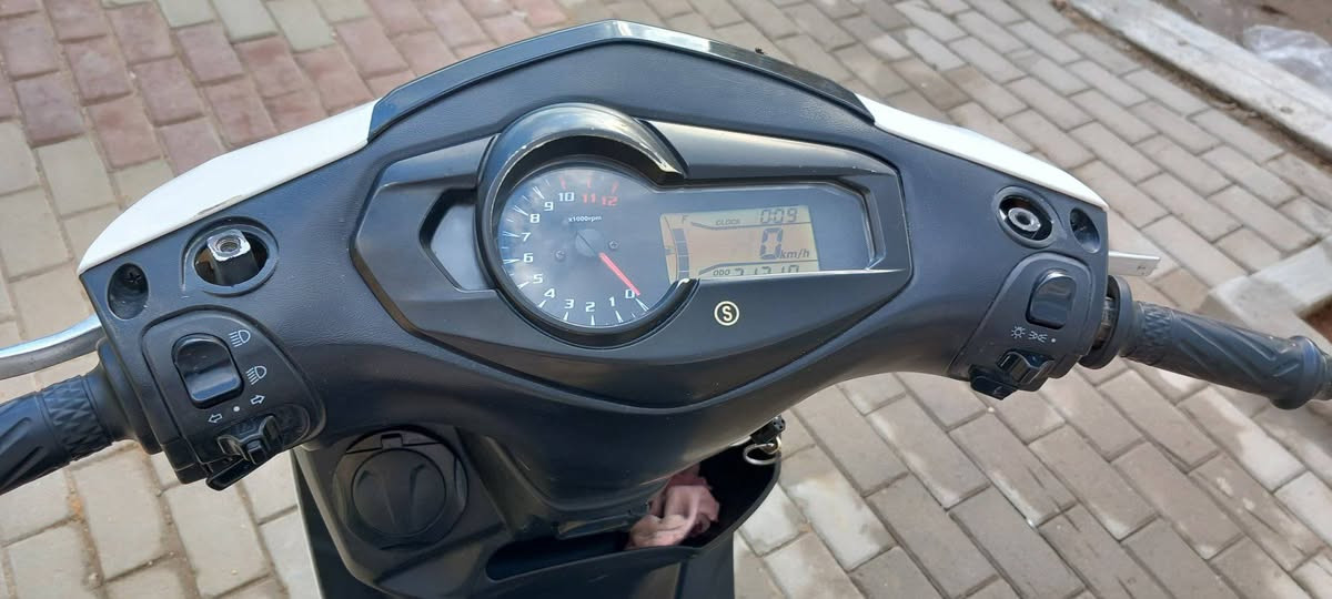 دراجه سكنس نظيفه جدآ كفاله عامه كلها شغاله وكلها بلادي بعدها بوضع المعرض والنظافه موضحه هاتف ***********
