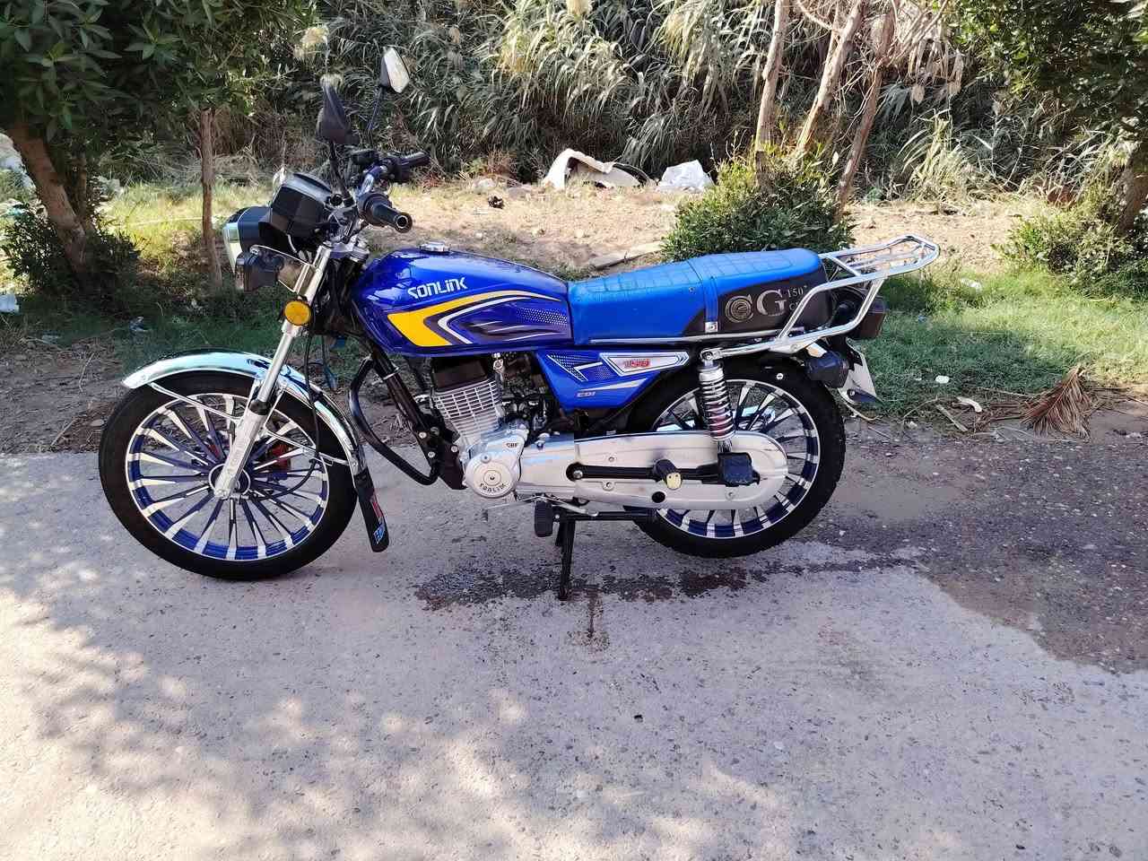 للبيع دراجة سيفان موديل ٢٤ شكل ٢٥ دراجه جديدة مابيه اي نقص محرك ضاغطه وزنجيل كهربائيات كله فول اوراق كارتونيه ومنفيس ومكاتبه مال معرض فقط بدون كمرك مكان بغداد المدائن سلمان باك سعر (٨٠٠) وبيه مجال قليل للاستفسار *********** واتساب الموشراي لايتصل ولا يعلق لحد يكسر بحلال العالم
