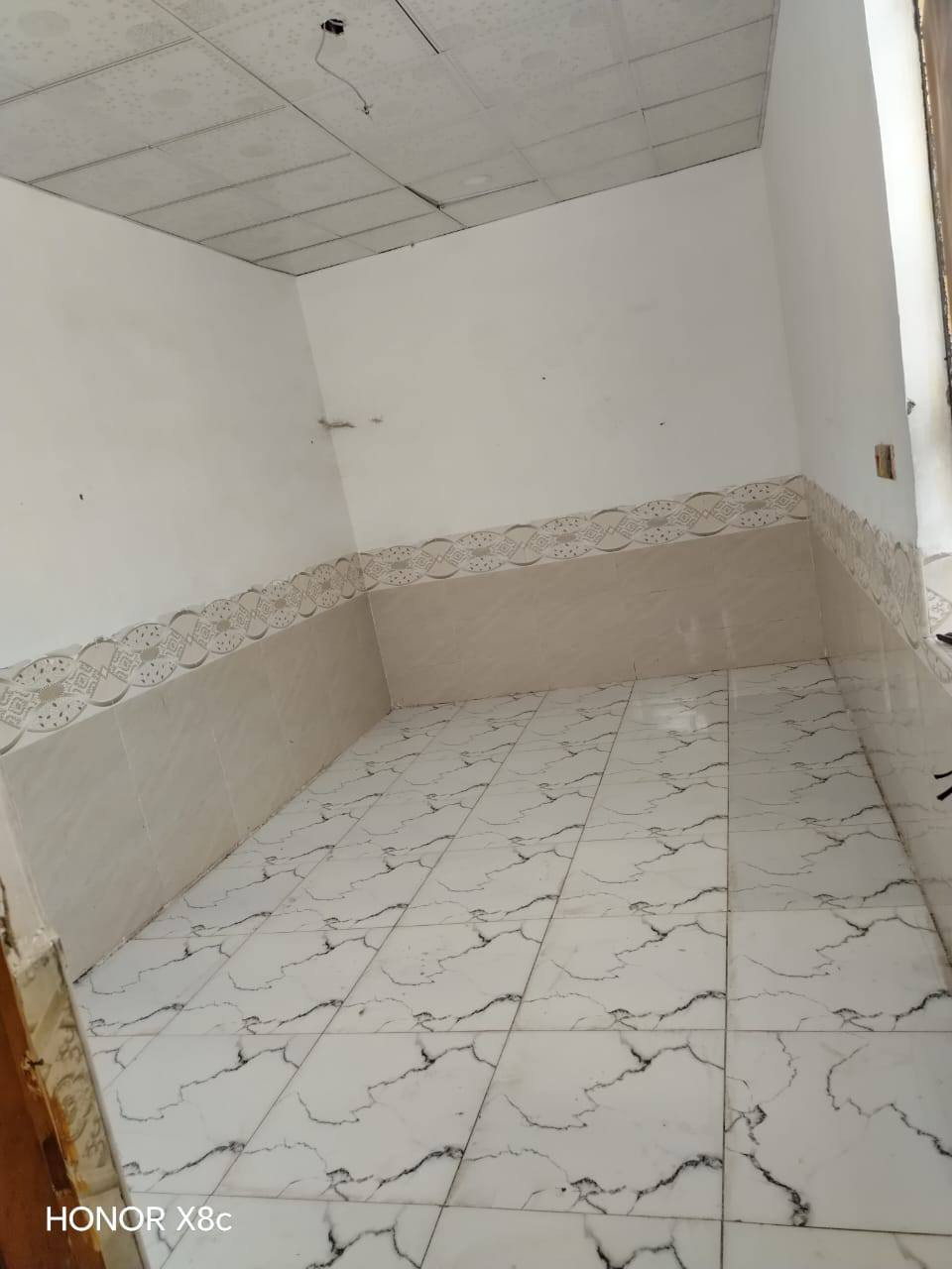 بيت🏠🤑 اليجار سعر 250الف مقدمه شهرين 🤑
***********

بيت مساحه 75م #طابو_زراعي سند 25

#قريب_شارع_لحولي 

(عنوان لمكتب ) 
(  عمود 317 شارع الصب مقابل ملحق قريه الغدير                                

بيت جاهز مفتاح 🔑 
أساس وسقف صب مركزي 

منطقه كامله السكن #شوارع_تبليط 

غرفه نوم وصاله ومطبخ حمام داخليه مكشوفه ومدخل 

#مدارس // ماء//. كهرباء//. تبليط  /. خط مولد ذهبي 

وتساب
***********

ملاحظه// توجد لدينا كل المساحات من دور او قطع
