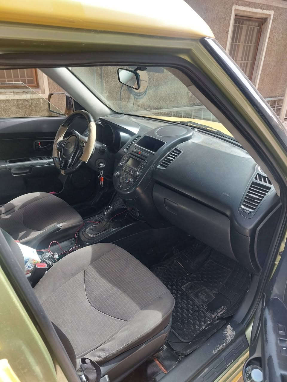 كياء صول وراد أمريكي 2012  مكينه 1600  بسمي سياراه 78 وبيه مجال رقم ***********
