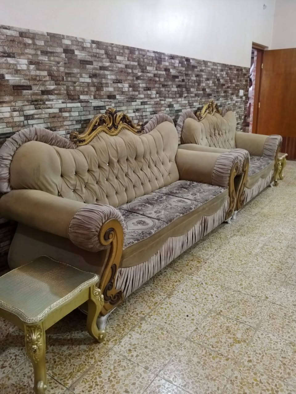 تخم ملكي للبيع مابي اي ضرر نضيف كلش خمس قطع  سعره ٣٥٠ مكاني الديوانيه حي الحضاره ‏‪***********‬‏ بي واتساب
