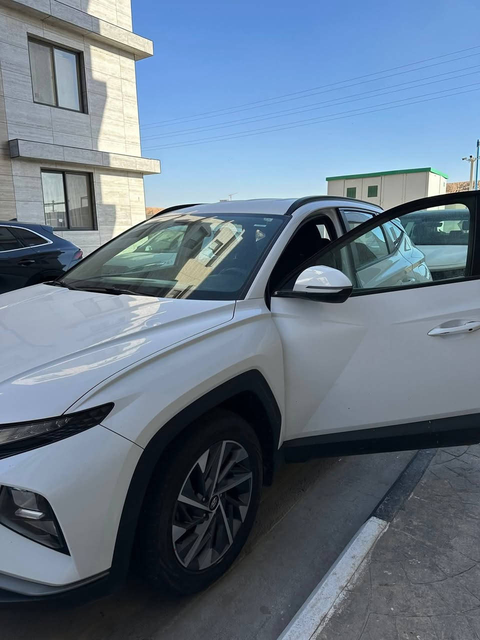 🚗 للبيع — هيونداي توسان 2021
السلام عليكم 
توسان 2021 اللون ابيض وارد خليجي رقم بغداد محرك 2000
مكانها بغداد
السياره صيانه وتبديل دهن والفحص الشامل كله بالشركة ..شركة الاولى موتور

والسونار حديث موجود بالصور 
مع هزة جديدة بتاريخ 6-6-2026 ورقم جديد وسنوية تنتهي 2031

المواصفات 
بصمه.. شاشه كاميرا 
تحكم ستيرن جهتين 
ثلاثه انظمه قياده 
مثبت سرعه
اشاير مري
شاحن و USP  
حساسات امامي خلفي
مانع انزلاق 
لد امامي
اوتو هولد
تبريد قطعتين
هاند بريك دكمه
كرسي سائق كهرباء
بردات بلادي خلفي
ماشية 96 الف
السعر 184 وبيها مجال
التواصل واتساب
***********
