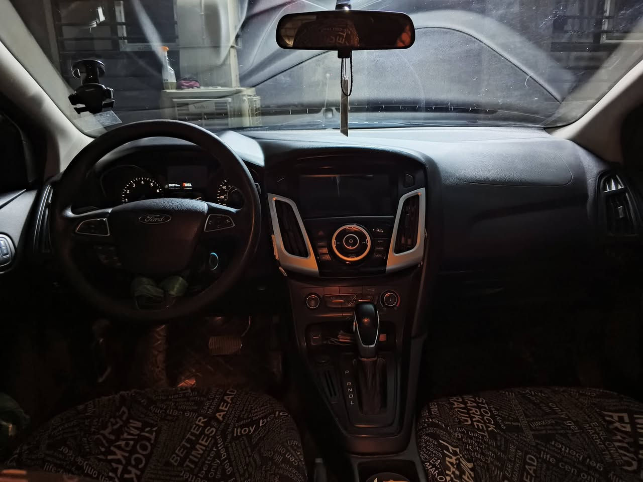 سلام عليكم فورد فوكس 2018
سياره بيهه تلحيضات صبغ بس مبينه بل صور 

محرك كير تبريد فول 

رقم شاصي 1FADP3F23JL265718

سعر--8000$

مكاني نجف اتصل***********//***********
