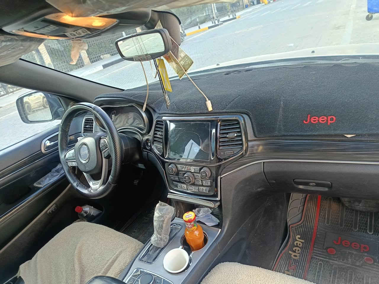 جيب موديل 2019 وارد امريكي جادثه جاملغ وبنيد وربع الباب العبري صبغ السياره نضيفه *********** السعر 225 وبيه مجال
