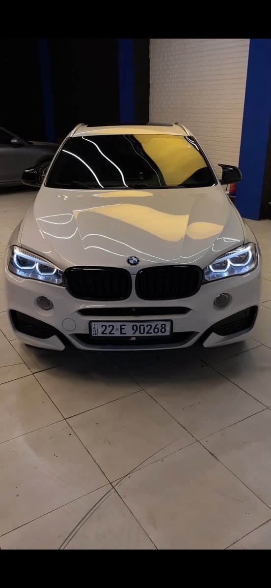 بي إم دبليو X6 xDrive35i موديل 2019
 خليجي وكالة العروش 
فخامة تجمع الاقتصاد والرياضة ✨
بحالة ممتازة
المواصفات فول 1/1
الفئة: X6 xDrive35i
الموديل: 2019
القير: أوتوماتيك 8 سرعات مع شيفتات خلف المقود
(Comfort – Eco Pro – Sport – Sport Plus)
الوقود: بنزين
المحرك: 6 سلندر TwinPower Turbo
نظام الدفع: xDrive (دفع رباعي ذكي)
الممشى: 160 الف كم
تُعد هذه الفئة من أفضل فئات X6
حيث تجمع بين الأداء الرياضي القوي والاستهلاك الاقتصادي للوقود مقارنة بقوتها.
الألوان:
الخارجي: أبيض لؤلؤي
الداخلي: أحمر فاخر
التجهيزات والفخامة:
كاميرات 360° مع حساسات أمامية وخلفية
• نظام صوتي فاخر
أبواب شفط
داتشو 
فتحة سقف
شاشات خلفيه مع التحكم 
بانورامي مع فتحة
كراسي رياضية كهربائية بذاكرة
إضاءة LED كاملة داخلية وخارجية
نظام دخول وتشغيل ذكي
شاشة BMW مع ملاحة، بلوتوث، Apple CarPlay
أنظمة الأمان:
تحذير الخروج عن المسار
مراقبة النقاط العمياء والرادار 
السعر 335 
***********
***********
