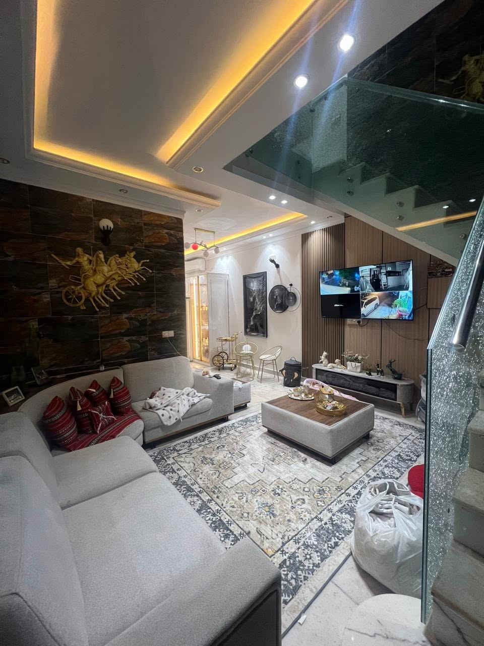 للبيع دار حديث بناء درجة اولى بمواصفات مميزه ثلاث طوابق

📍الموقع في زيونة محله 716 مربع سكني هادئ

🛑 الدار مؤثث بالكامل اثاث مودرن

✅المساحة ———-80م

⬅️الواجهة————5م

↔️ نزال———-16م

يحتوي على مدخلين 
(صالة- مطبخ - 3 غرف نوم - منور - صحيات)

أعرض_عقارك_في_مكتب_مجاز_رسمياً 

للأستفسار ⬇️
#مكتب_الشمري_للخدمات_العقارية
📱 *********** حسين الشمري
📱 ***********  ابو حسين الشمري

🏡 عنوان المكتب(زيونة 716-مدخل الجدار سنتر القديم او حلى بغداد - مقابل مدرسة الزوراء)

#للاعلان_عن_عقاراتكم_من_بيع_شراء_ايجار

فقط ارسل التفاصيل والصور خاص او واتساب ع الارقام اعلاه

   
              #بيع_شراء_ايجار_مشاريع_استثما
