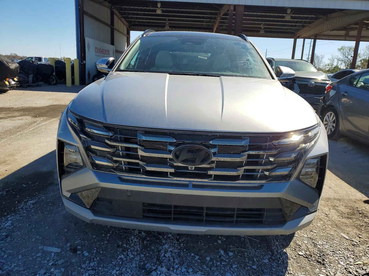 🚨 تنويه مهم
هذه السيارة معروضة في المزاد الأمريكي 🇺🇸
والمزايدة والشراء تتم عن طريق مكتب الباخرة للمزادات 🇮🇶
🔥 تدخل بكتاب الشهداء
───────────────
🚗 نوع السيارة:2025 HYUNDAI TUCSON LIMITED
📅 تاريخ المزاد:الجمعة 27-03-2026
💰 السعر: يتحدد داخل المزاد
📊 الممشى:11595 ميل فعلي
🛠️المحرك: 4 سلندر / 2.5 لتر
───────────────

🔥 مجاناً مجاناً مجاناً
📄 تقرير كارفاكس مجاني بدون أي مقابل
───────────────

🚗 سحب السيارة خلال 24 ساعة من وقت التسديد
💸 حسابات مخفّضة وعمولات أقل من السوق
───────────────

🚢 الشحن متوفر من:
🇺🇸 🇨🇦 جميع الولايات الأمريكية والكندية
➡️ شحن مباشر إلى العراق
➡️ العقبة – جبل علي – ميرسين
───────────────

🛃 تخليص كمركي كامل من ميناء أم قصر
🏔️ تخليص كمركي إلى إقليم كردستان
🇯🇴 شحن مباشر إلى عمّان (العقبة)
🇹🇷 شحن إلى ميناء ميرسين – تركيا
───────────────

🏢 فروع الشركة:
📍 الفرع الأول: بغداد – السيدية – الإعلام
📍 الفرع الثاني: الإمارات العربية المتحدة – الشارقة – الصناعية 4
───────────────

👥 مجموعة البيع والشراء:
https://www.facebook.com/share/g/17pXXBgeeU/?mibextid=wwXIfr

───────────────

🎵 TikTok:
https://www.tiktok.com/@al_bakhera?t=8qGOLioZlVE&_r=1

───────────────

📞 للاستفسار والتواصل:
+9647739115599


**إذا كنت صاحب هذا الإعلان وتريد حذفه لأي سبب، رجاءا أرسل رسالة إلى الدعم الفني**