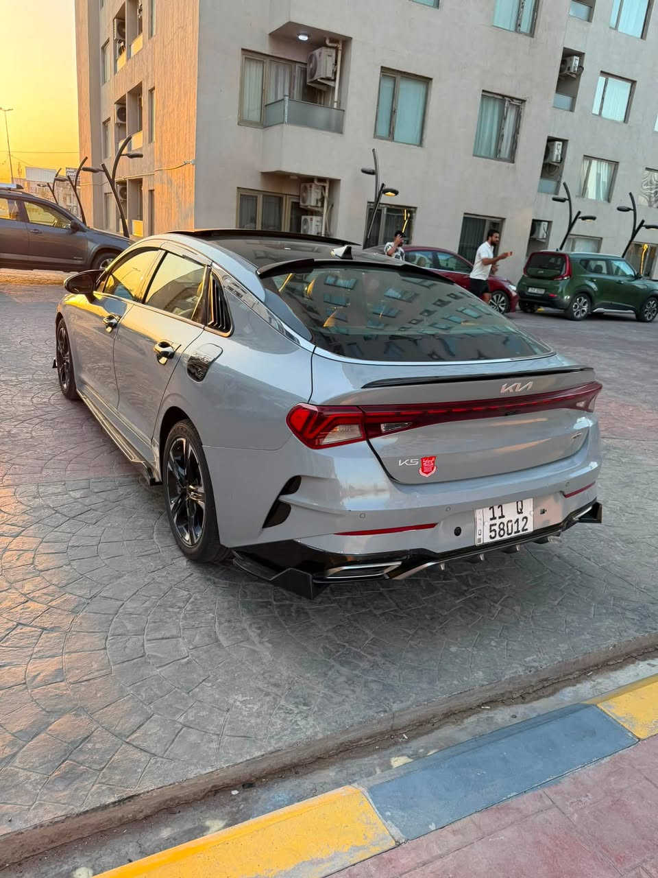 السلام وعليكم
للبيع k5 gt line 2023 فول مواصفات للبيع

ماشيه 59 مايل 
رقم اربيل ب اسمي 

محرك 1600تيربو

المواصفات:

- بصمة تشغيل

- تشغيل عن بعد

- شحن هاتف لاسلكي

- قيادة ذاتية على الخطوط السريعة

- هندبريك بصمة

- سقف أسود بانوراما

- مثبت سرعة

- مرايا قلاب عند الرجوع

- نظام صوت Bose

- حساس إطارات

- بك لايت لد

- شاشة كبيرة كار بلي

- كامرة دوارة 

-قطعتين تبريد 

-تبريد مناخين منفصل

-حساسات خلفية

- كشنات حار وبارد

- شاشة أعطال

- ويل كروم لونين

- رادارات جانبية

- مراقبة النقطة العمياء

- جنطة ذكية عند الاقتراب مع ترحيب

- إشارات بالمرايا

- كشنات جلد أبيض ملكي

- كراسي أمامية كهربائية

- لايتات عدسات زنون

-لدات امامية

- أنظمة قيادة Eco / Sport / Smart / Normal

- تحكم كامل بالستيرن

- كير أوتو وعادي

- أوتو بريك

-دشبول صاج

-منافذ طاقة

-منافذ USB

-سبير منازل

السيارة جاهزة بدون نقص 

محرك كير كفالة تبريد ثلج

السيارة بيهة 3 قطع صبغ فقط 
حادثها جاملغ  والبنيد وصبغ جاملغ خلفي بالعراق

رايدها ب 160 وبيها مجال للشراي 
اي استفسار  اتصل 

***********

عنوان بغداد البياع
