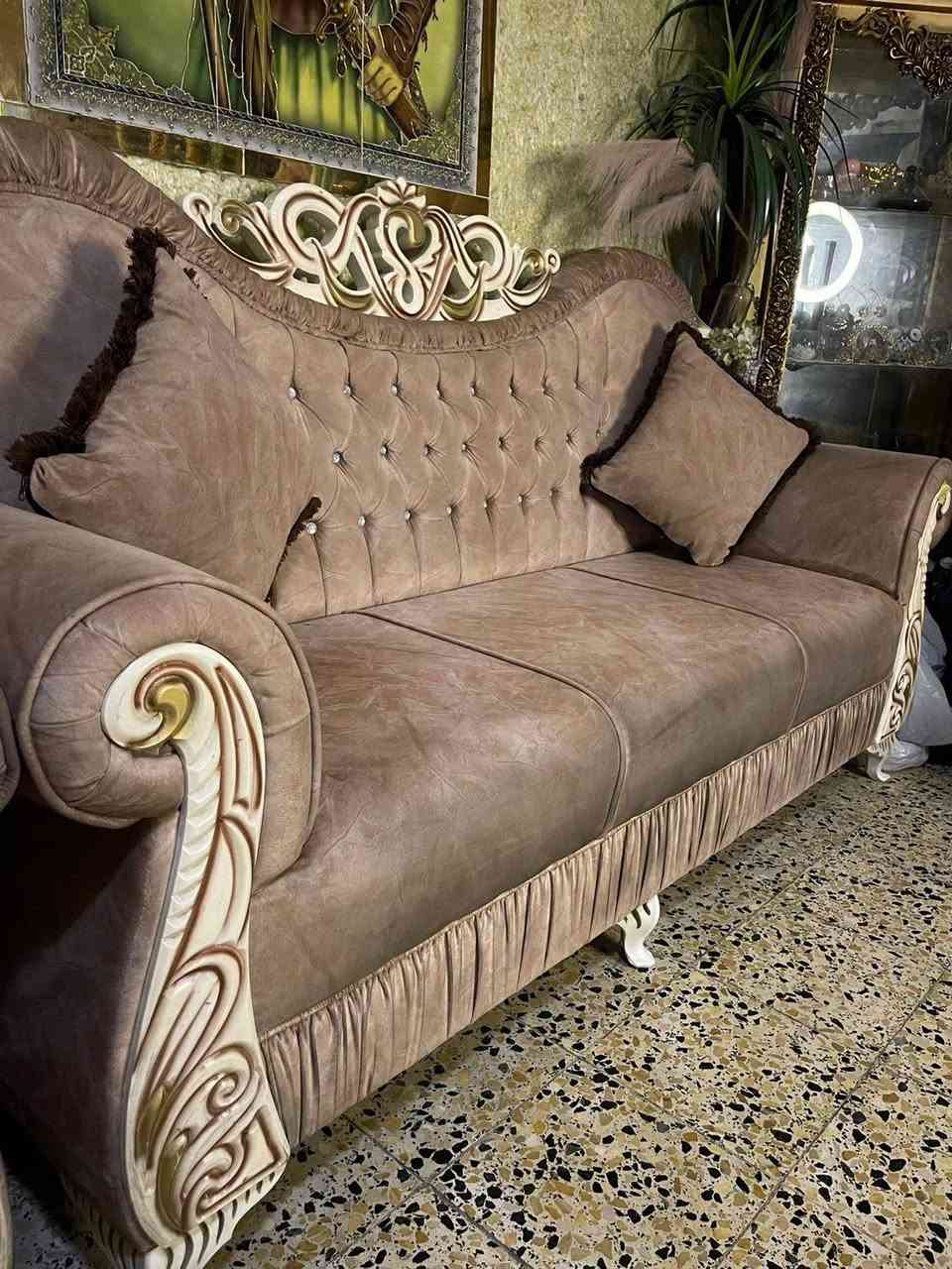 تخم ملكي ١٠ مقاعد +فاترينة(سوية للبيع ب٧٥٠)*********** واتساب.
