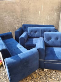 قنفات • ١٠ مقاعد • رجلين مكسورتين