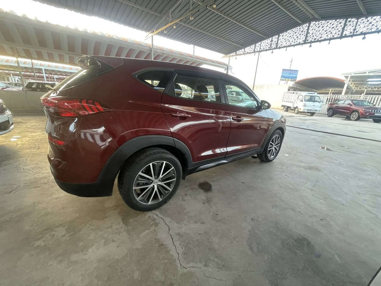 السلام عليكم
توسان موديل 2019 امريكي السياره جاهزه من كل النواحي مكينه كير تبريد تخم تاير صدر حداديه كل جاهز رقم بغداد الجديد وسنويه جديده بيه صبغ قطعه فقط الباقي كفاله عامه السياره مال جناي الف ما ذب عليه السعر152وبيه مجال الشراي 

***********متوفر وتساب
