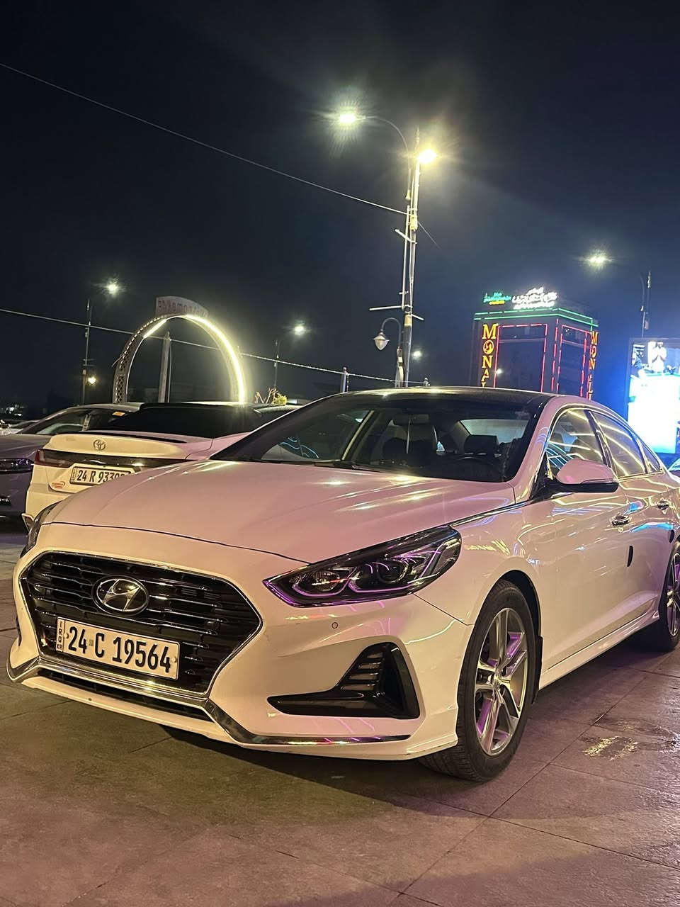 السلام عليكم 
سوناتا 2018 خليجي 
اللون ابيض صدفي 
رقم دهوك شرط التحويل والغرامات
بدون صبغ بدون اي ضرر لاتعديل ولا اي ملاحظة
محرك  2400 دوش 
محرك وكير وبشرط
ماشية 100 الف كيلو متر
فول مواصفات واحد ع واحد
بصمة 
نظام الترحيب عند الاقتراب
بانوراما 
مري شفط 
اشاير بالمري
بكلايت led
لايت زينون شركة متحرك
تبريد قطعتين
اكثر من نظام قيادة
حساسات امامي خلفي 
كامرة 
شاشة متوسطة 
تحكم ستيرن 
كروز تثبيت سرعه 
السيارة بدون دوانز ع  بانزين عادي 
متحتاج اي مصرف 
وبعد مواصفات خير من الله
مكان السيارة الموصل  
للتواصل ***********
السعر 175 وبيها مجال بسيط
