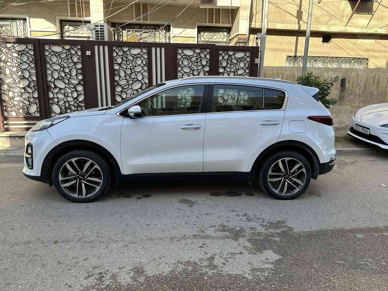 السلام عليكم 
سبورتج ٢٠ خليجي الشركه الدولية العراقية
مواصفات العاديه كفاله كير و مكينه
حساس امامي و خلفي
٢٠٠٠دوش
موضح الضرر ب سونار 
بصمتين سويج
ماشيه ٨٩ الف حقيقي
مكان بغداد حي سومر 
رقم صاحب سياره 
سنويه جديده ارقام بغداد الانكليزي جديد تحويل ثاني يوم 
*********** و متوفر واتساب السعر ١٩٥ وبيها مجال
