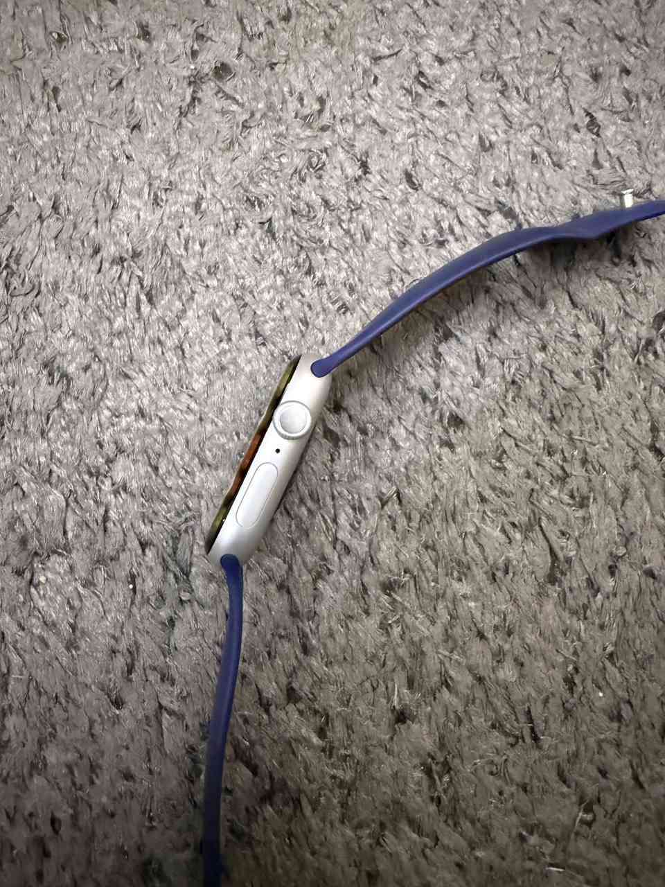 السلام عليكم
للبيع Apple watch الجيل 10 حجم 46 
بطاريه 100 بيها شخوط ناعمه ممأثره 
وياها كيبل اصلي فقط السعر 350 نهايتها
مكاني شارع فلسطين


**إذا كنت صاحب هذا الإعلان وتريد حذفه لأي سبب، رجاءا أرسل رسالة إلى الدعم الفني**