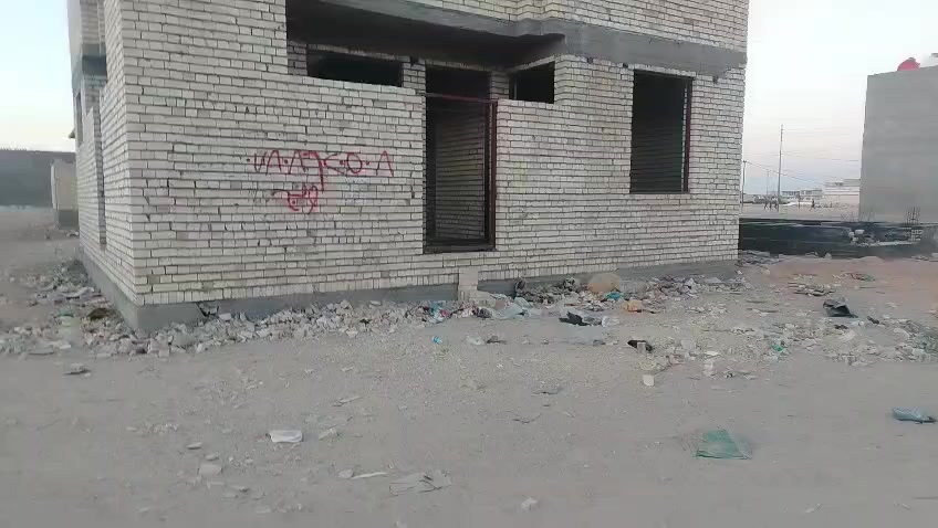 السلام عليكم هيكل ركن للبيع المساحه ١٠٠متر مربع طابو صرف بسمي مداور مباشر الطابق الاول يحتوي على مدخل استقبال صاله غرفة نوم مطبخ مجمع صحيات منورر
الطابق الثاني ٣ غرف نوم صاله مجمع صحيات شغل درجه
العنوان كربلاء حي الصحه قرب مجمع الوفاء قرب مجمع الغدير
السعر ١٠٥ وبيه مجال
اي استفسار على الرقم
***********
***********
